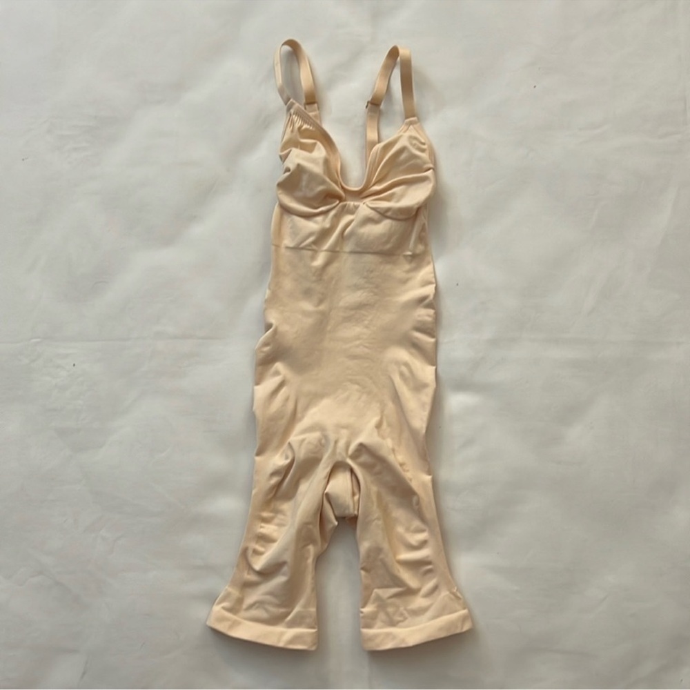 SKIMS (B11) SEAMLESS SCULPT MID THIGH BODYSUIT NWOT SIZE S